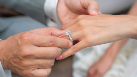 ODUŠEVILA SE SVOJIM VERENIČKIM PRSTENOM Usledio je dramatičan preokret, zbog ovog je raskinula veridbu