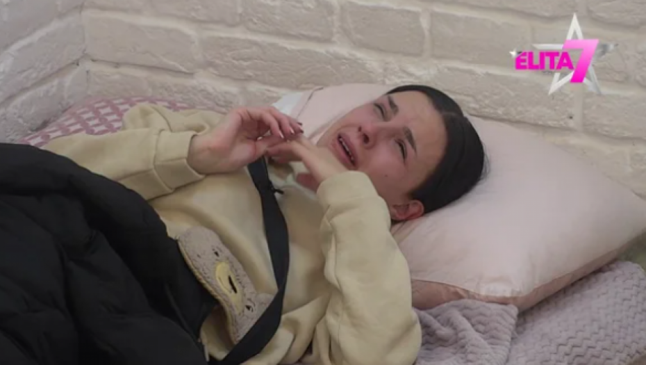 UDALA SE IZ KORISTI I MATERIJALNE SIGURNOSTI! Rijaliti učesnici napali Anitu sa svih strana, stavili je na stub srama!