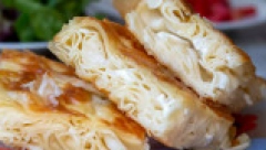 BUREK SA SIROM OD GOTOVIH KORA Hrskav, bogatog nadeva, raj za nepca