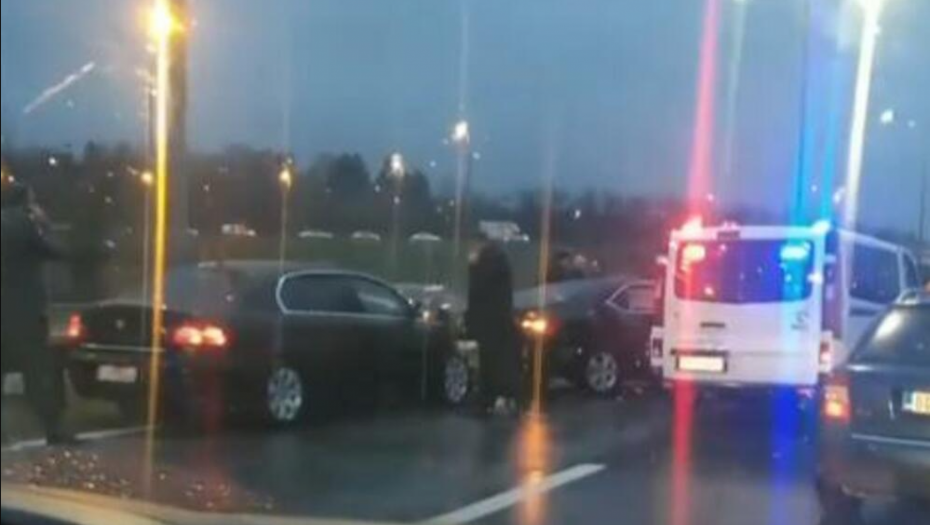SAOBRAĆAJNA NESREĆA NA AUTO-PUTU Dva vozila se sudarila kod isključenja za Mladenovac (VIDEO)