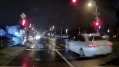 PROLETEO KAO METAK Ludačka vožnja u Novom Sadu, ljudi se krsti i psovali (VIDEO)