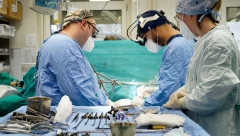 KAPA DOLE, HEROJI! U Srbiji uspešno obavljena prva baj-pas operacija na kucajućem srcu!