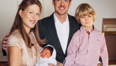 POGLEDAJTE EKSKLUZIVNE FOTOGRAFIJE Princ Filip i princeza Danica objavili sliku ćerke