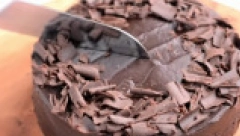 ŠIRLI TEMPL TORTA BEZ BRAŠNA Čokoladna fantazija u spoju sa pečenim lešnicima