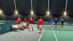 SRBIJA OSTALA BEZ FINALA Novak i Miomir nemoćni protiv Sinera i Sonega, Italijani sa Australijom za "salataru"