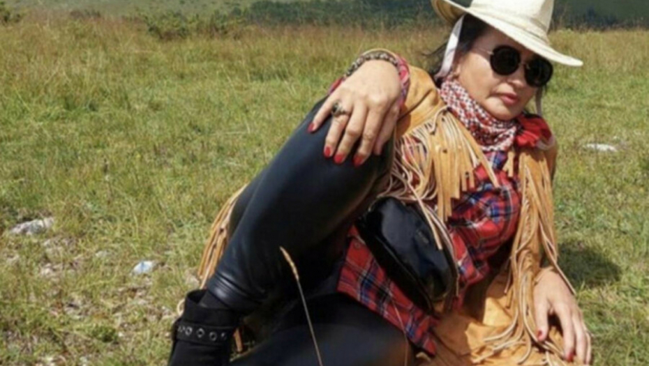 UZDRAVLJE VAM BILO SRKANJE KAPLJE VODE