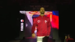 SVI SU ČEKALI DA SE NOVAK POJAVI Evo šta je Đoković prvo uradio prilikom izlaska na teren protiv Britanaca (VIDEO)