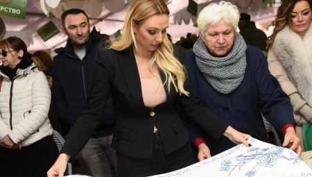 Šabac je ponosan na svoju istoriju oličenu u Tekeriškom peškiru, a kroz muziku i igru društvo „Jevrem“ čuva folklornu tradiciju