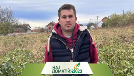 Tikvice i patlidžan stižu iz Azanje u kojoj je Stefan sa roditeljima i mlađim bratom na 5 ha počeo ozbiljan povrtarski biznis