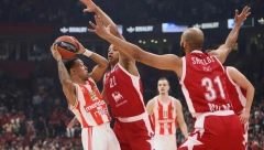 KATASTROFA ZVEZDE U GROTLU "ARENE" "Manekeni" ipak prejaki, Lo zatrpao koš crveno-belih