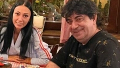 PORODILA SE ZVEZDA GRANDA Pevačica rodila dete 30 godina starijem kompozitoru