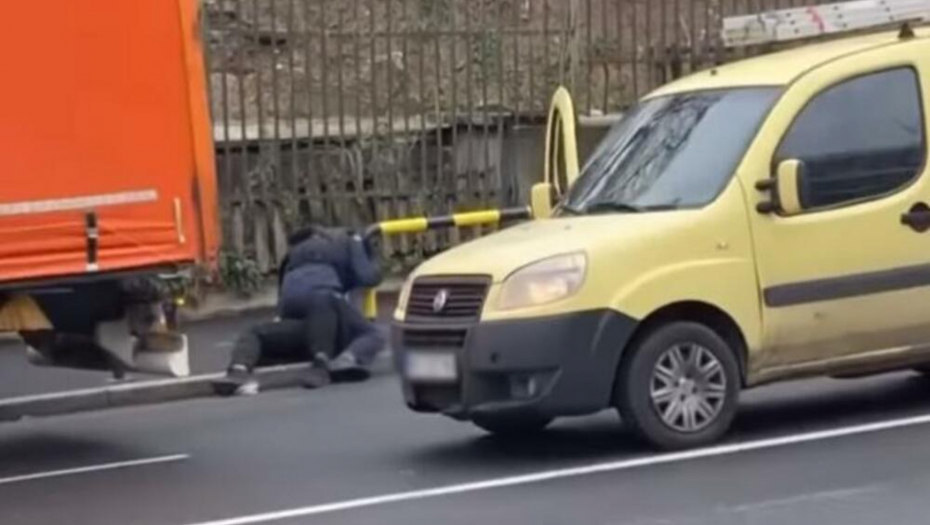 TUČA NA PALILULI Saobraćajna svađa prerasla u okšaj pesnicama i palicama (VIDEO)