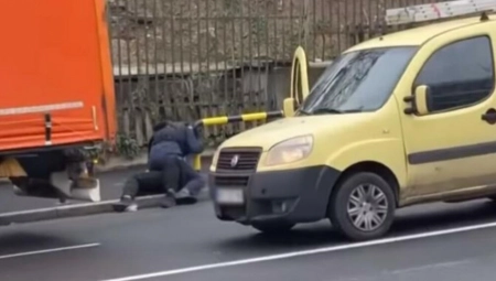 TUČA NA PALILULI Saobraćajna svađa prerasla u okšaj pesnicama i palicama (VIDEO)