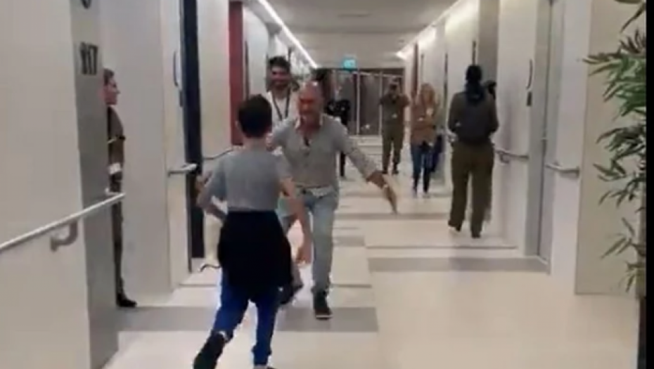 SNIMAK KOJI TERA SUZE NA OČI Dečak (9) kojeg je Hamas držao u zatočeništvu se susreo sa ocem (VIDEO)