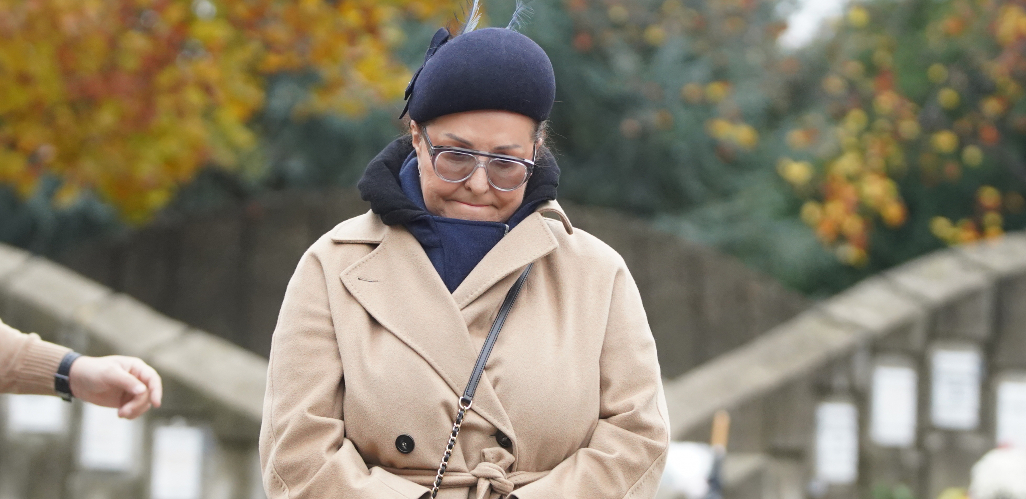 MISTERIOZNA PORUKA NA MRKINOM GROBU Ana Bekuta zatekla nešto što ju je ostavilo u šoku, pevačica van sebe