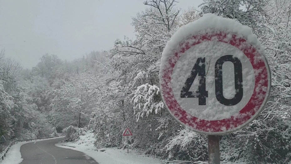 HAOS ŠIROM SRBIJE! Dečje odmaralište bez struje, zavejani učenici
