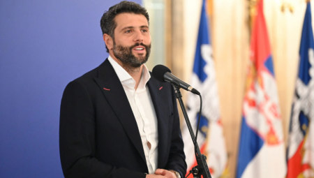 ŠAPIĆ SA DECOM SA KOSOVA I METOHIJE Beograd je vaš grad isto kao i naš koji u njemu živimo (FOTO)