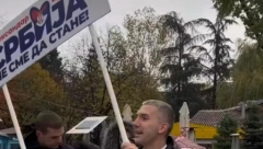 NAPAD NA ŠTAND SNS U NIŠU "Da li će o ovome pisati mediji koje finansiraju isti oni koji finansiraju i ovog političara?" (FOTO)