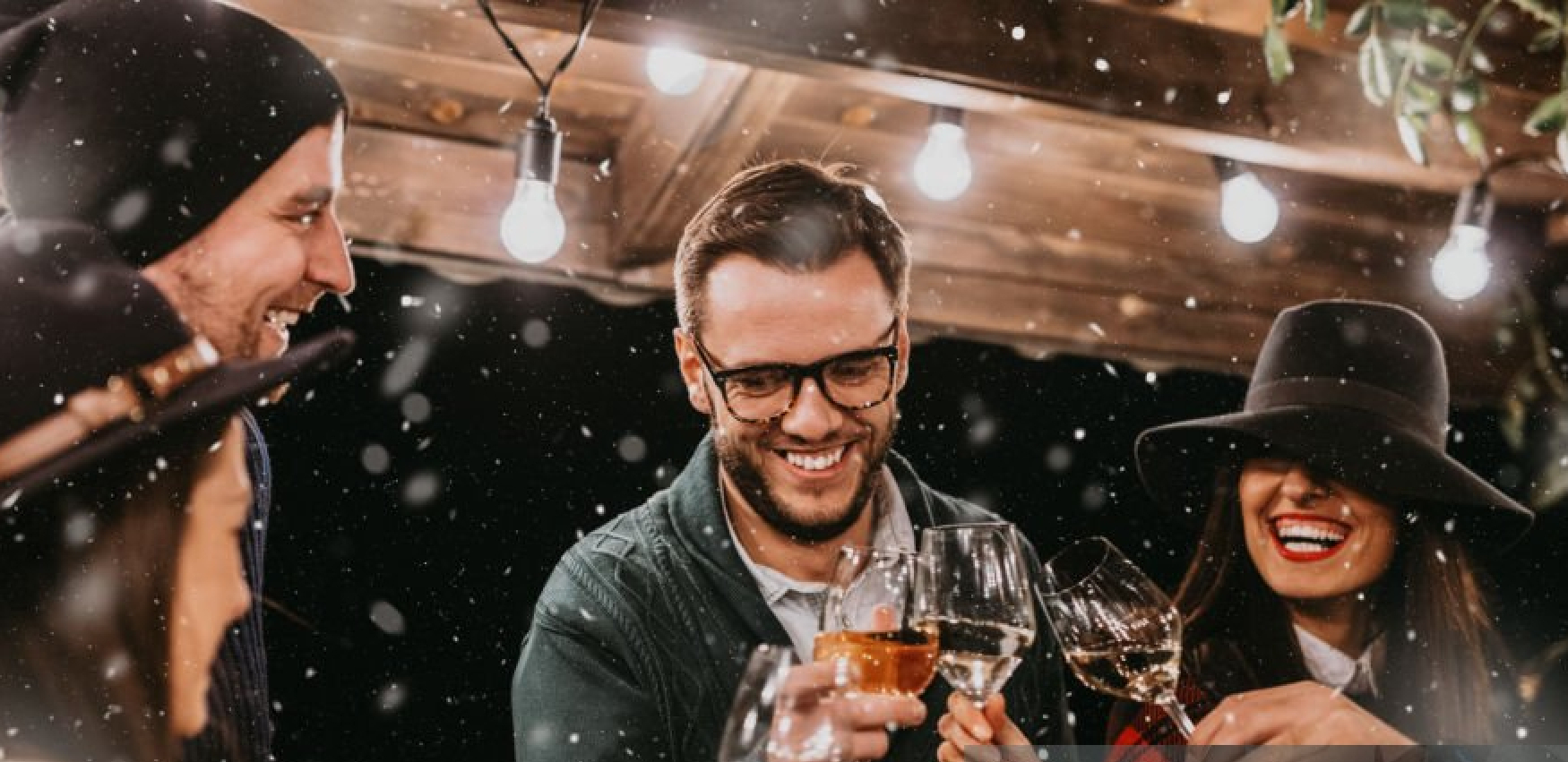 U PONOĆ SVUCITE NEŠTO SA SEBE Najpoznatiji običaji za Novu godinu