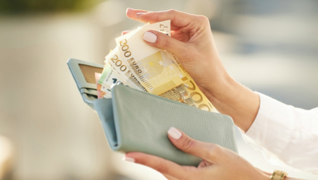 SUTRA PROMENA KURSA Dinar će na početku radne nedelje vredeti prema evru i dolaru ovoliko