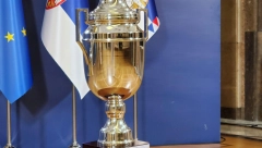ZLATNI SJAJ Pehar stigao kod predsednika Vučića (FOTO)
