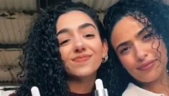 LJUDI MISLE DA SU SESTRE Prelepa 50-godišnja mama izgeda kao da joj je 25, a ovo je njenih 5 lakih saveta za mladolikost