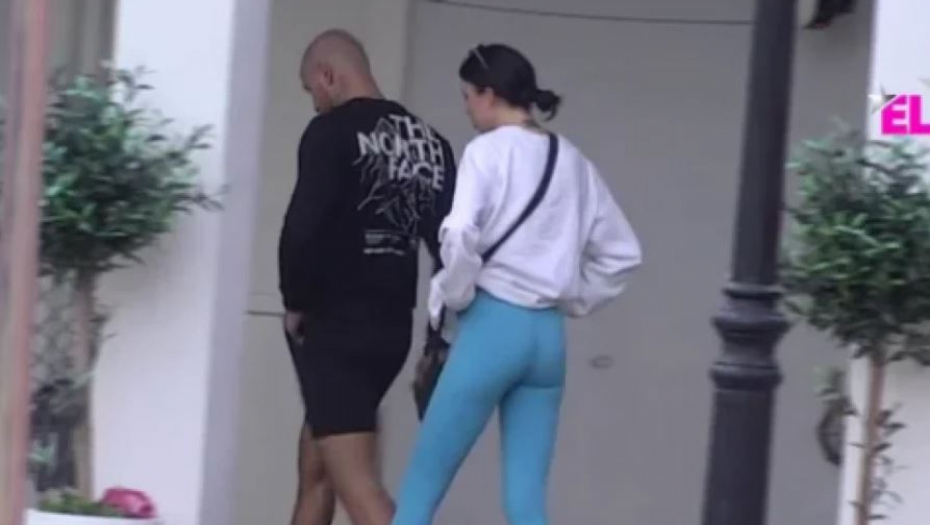 BUKILIĆ UHVATIO DEVOJKU U AKCIJI SA CIMEROM Pao žestok raskid, tresu se zidovi Bele kuće!