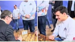 "SEDI, ALEKSANDRE, DA TE POBEDIM" Vučić objavio novi snimak na TikToku, "oteo" pehar šahistima