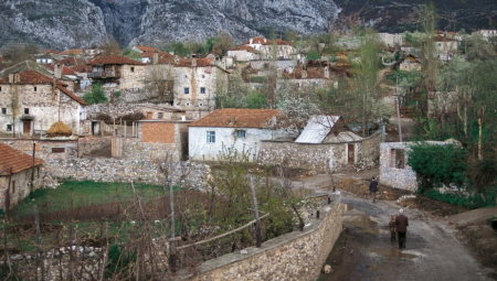 OVO JE ALBANSKI GRAD DUHOVA Mladi beže odande glavom bez obzira, rizikuju živote da se dočepaju Velike Britanije