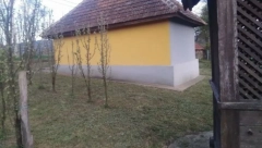 DAJEM KUĆU I PLAC ZA JEDAN KOMBI Petrov oglas mnoge zbunio, a evo u čemu je caka