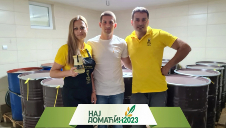 JELENA NASTAVLJA TRADICIJU DUGU 77 GODINA Ima 713 košnica i široku paletu pčelinjih proizvoda