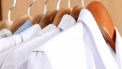 PROVERENI TRIK ZA SKIDANJE FLEKA Ovako će vam odeća biti bela kao sneg za samo 20 minuta!