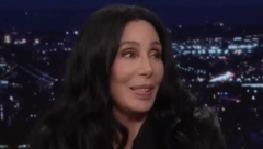 "POČELA SAM DA TRČIM PO SOBI I..." Muzička zvezda je podetinjila kada je čula ko će pevati na njenom albumu, a onda "zamrzla" tajne!