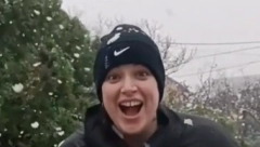 KAD ŠPANJOLKA VIDI PRVI SNEG U SRBIJI Njena reakcija je neprocenjiva, nešto najslađe što ćete videti danas, ovo nema u Barseloni!