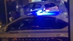VOZILO SE ZAKUCALO U IZLOG PEKARE Hitna pomoć i policija na listu mesta (VIDEO)