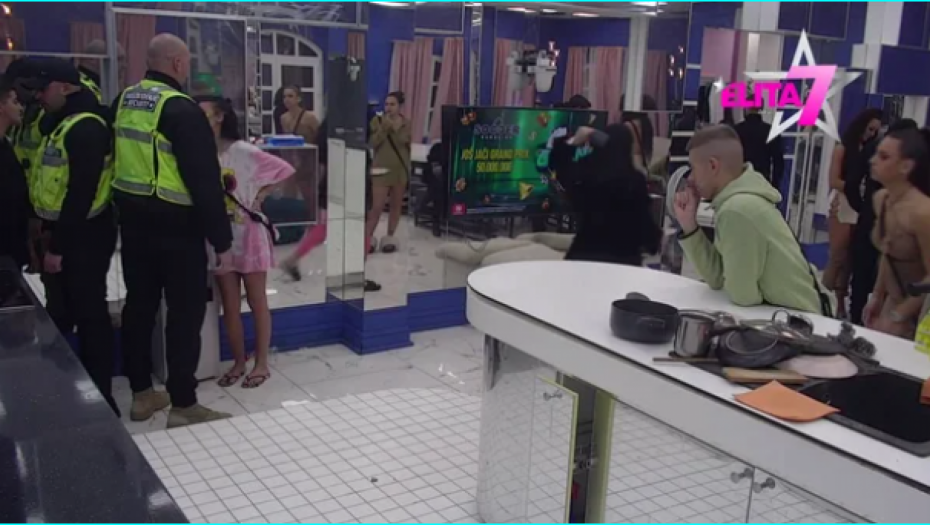 PRODUKCIJA MOMENTALNO IZVELA DVE UČESNICE Haos u Eliti, situacija se ne smiruje, doneta hitna odluka!