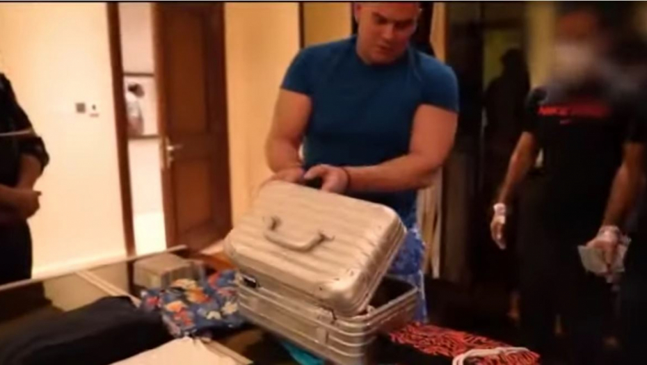 NAPULJSKI MAFIJAŠ POKLONIO PRAVO BOGASTVO U ZAMENU ZA MANJU KAZNU! Bos Kamore vodio narko-kartel sa BALKANCEM (VIDEO)