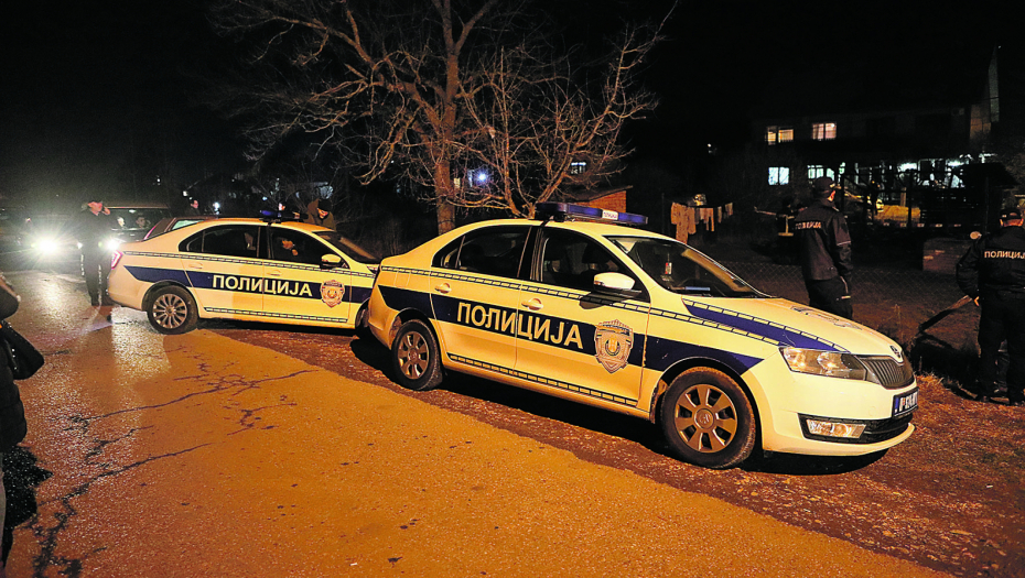 ŽENA (58) ISPALA IZ VOZILA I POGINULA, VOZAČ (83) SE ZAKUCAO U MOST  Teška saobraćajka kod Temerina