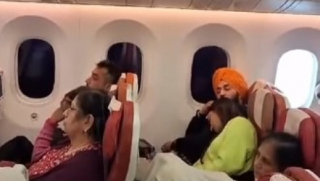 "Aman, šta ćemo još videti": Boing 787 prokišnjava, putnici mrtvi-ladni dok im voda curi na glavu, "u avionu samo pilot ima kišobran"