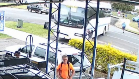 AUTOBUS PUN DECE KRENU SAM KA BENZINSKOJ PUMPI Pogledajte kako je devojčica (14) kao na filmu, spasila đake od sigurne katastrofe