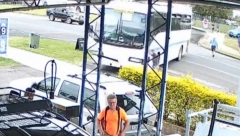 AUTOBUS PUN DECE KRENU SAM KA BENZINSKOJ PUMPI Pogledajte kako je devojčica (14) kao na filmu, spasila đake od sigurne katastrofe