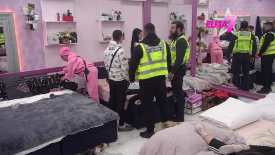 VANREDNO STANJE U ELITI Anita ne sme da izađe iz toaleta, obezbeđenje ne zna gde će pre!
