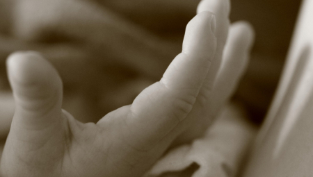 NIKO NE TREBA DA KUPUJE ODELCE DA DETETU STAVI U SANDUK Bolna ispovest Novosađanina čija je beba umrla od virusa