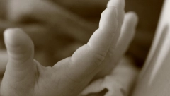 OTAC ISPALIO METAK U GLAVU DEVETOMESEČNOG SINA! Dete ubio dok je spavalo, pa se vadio da su ga ''zaposeli DEMONI''!