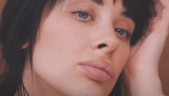 "CLEAN LOOK" NIJE NIKAKVA NOVOST Nastao je od omiljenog "make up" trenda, popularizovala ga je živa ikona 2018. godine!