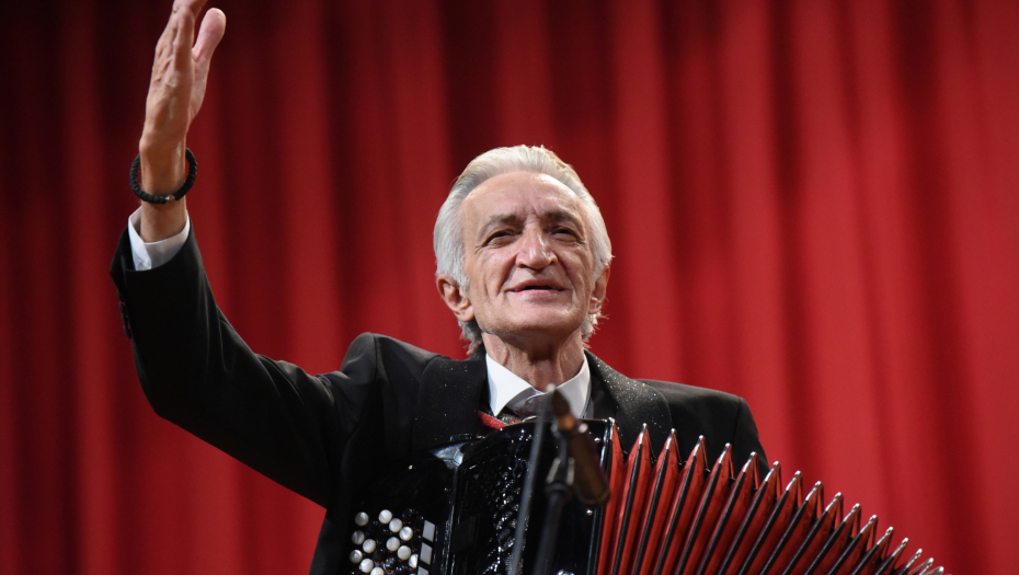 MIRKO KODIĆ KUMOVAO 19 PUTA! Harmonikaš venčao pola estrade, nećete verovati ko je sve na spisku