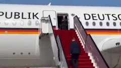 PREDSEDNIK NEMAČKE IZVISIO u DOHI Pola sata na vratima aviona čekao da ga neko primi