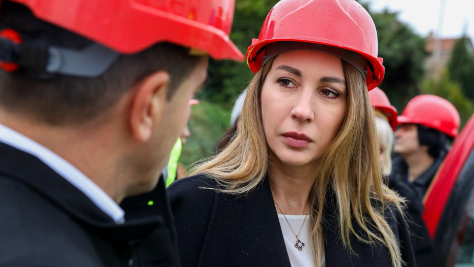 DRŽAVA ULAŽE I U SMEDEREVO Ministarka Đedović obišla građane, uručila ugovore za subvencije