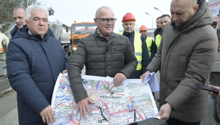 VESIĆ OBJAVIO VELIKE VESTI Vlada ove godine u puteve prigradskih beogradskih opština uložila oko 2,5 milijarde dinara