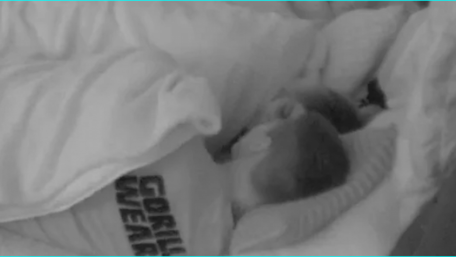 GEJ AKCIJA PRED PUNOM SOBOM Učesnicama popustile kočnice, a onda se pomerio prekrivač i sve se videlo!